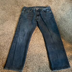 Men’s Levi’s 38x32. 501